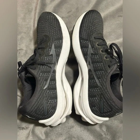 Mizuno Women’s Wave Runner 25 
Size 10 - Picture 7 of 8